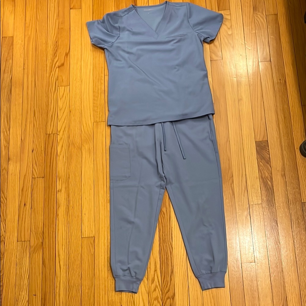 Mandala Periwinkle M One Pocket top and Jogger Scrub Set